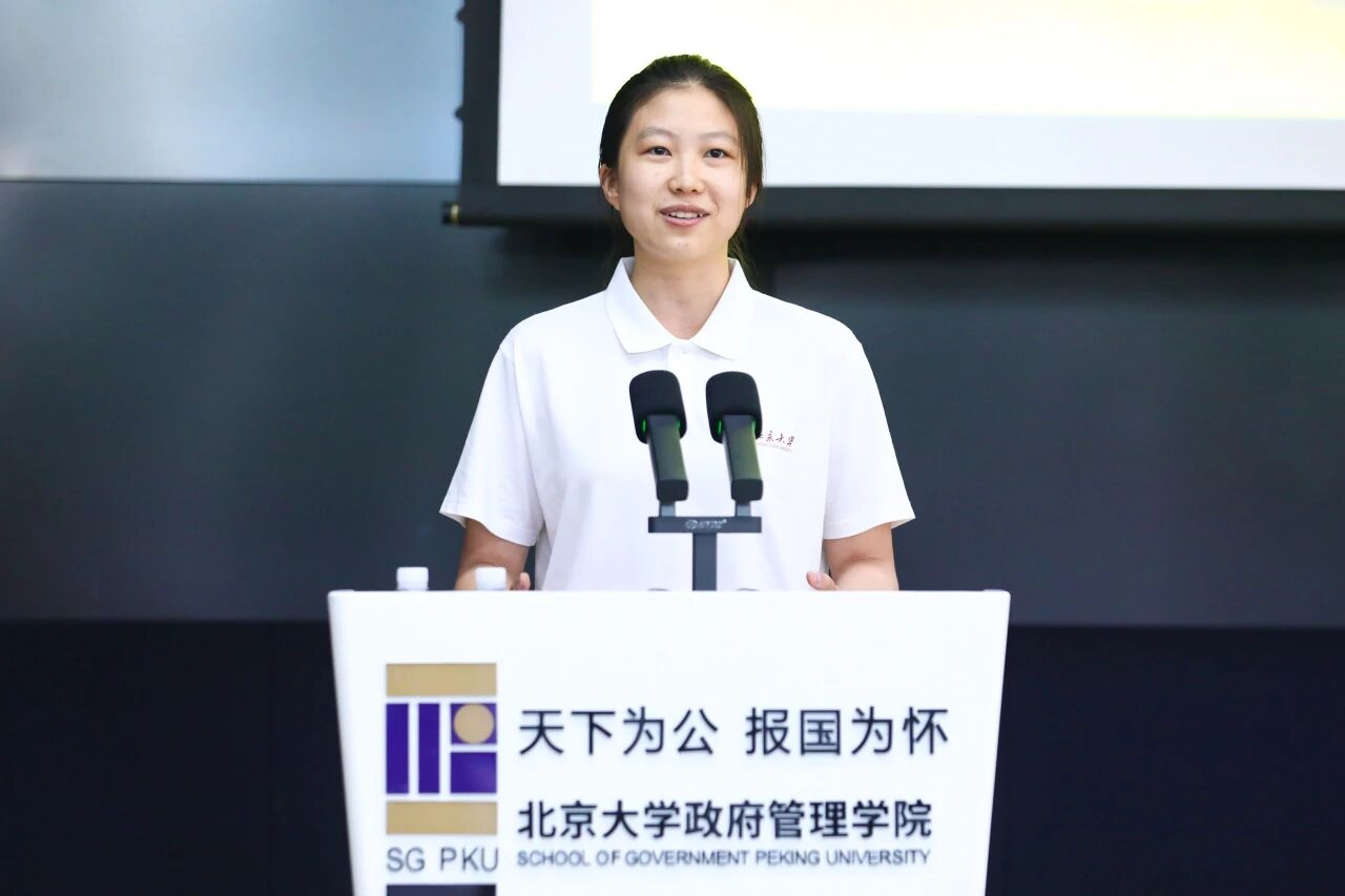 刘佳怡发言.jpg 刘佳怡发言.jpg