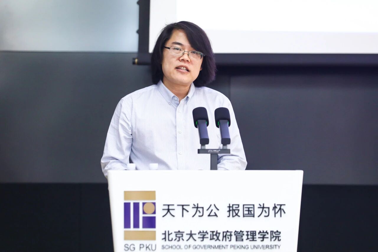 刘颜俊发言.jpg 刘颜俊发言.jpg