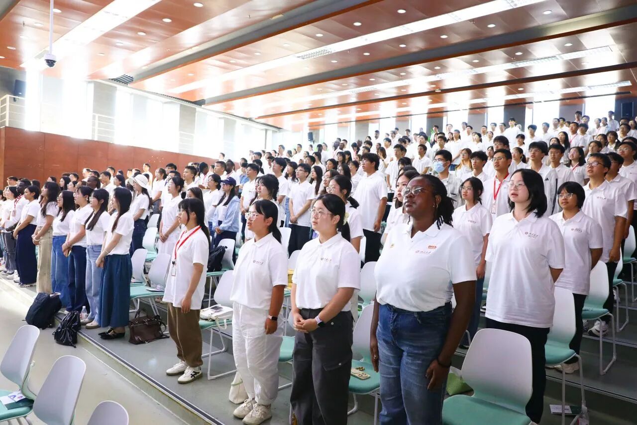 奏唱国歌.jpg 奏唱国歌.jpg