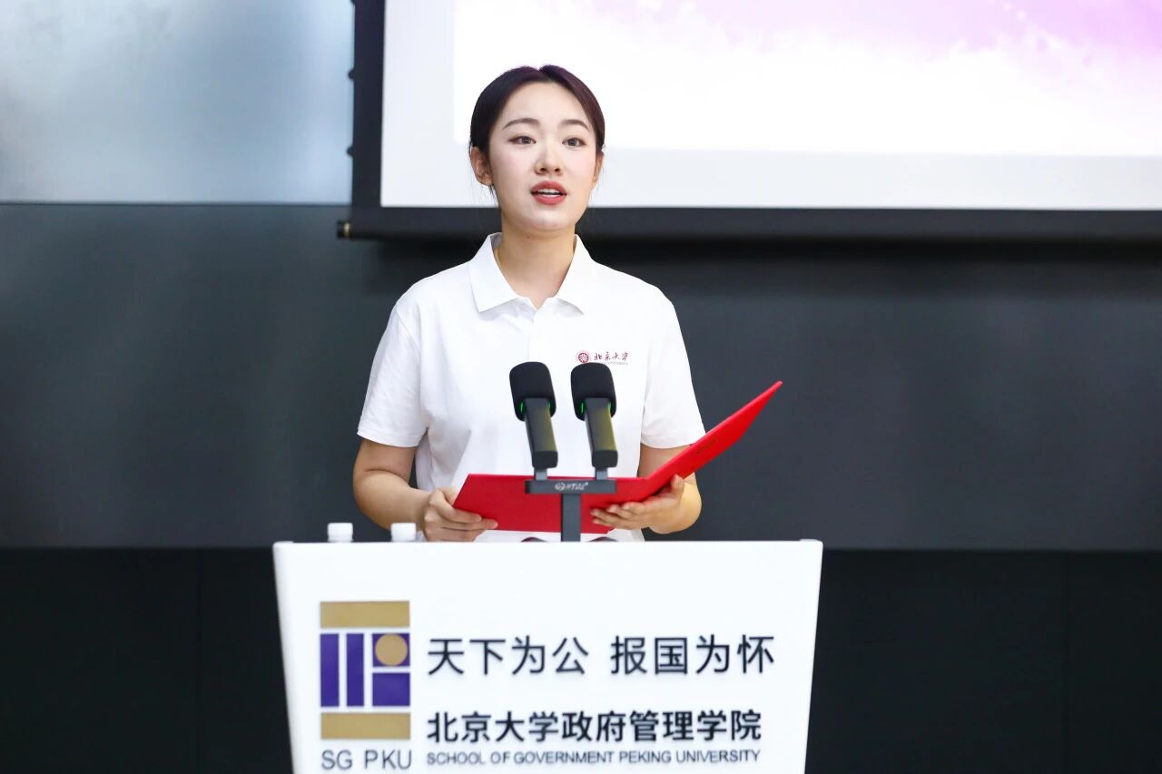 刘馨岳发言.jpg 刘馨岳发言.jpg